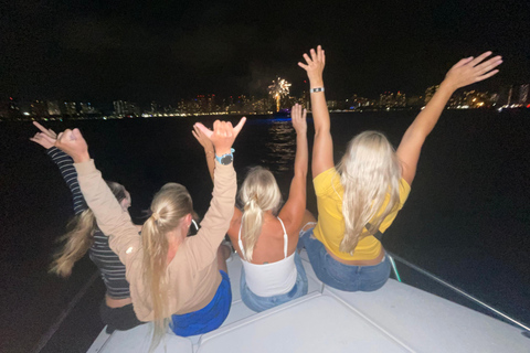 Honolulu: Private Waikiki Boat Cruises for up to 6 People