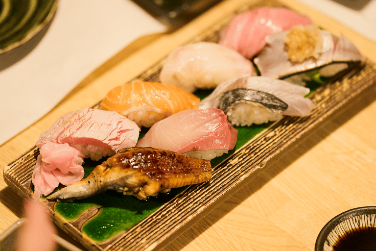 جولة طعام في أوساكا - ١٢ طبقًا و٣ مشروبات