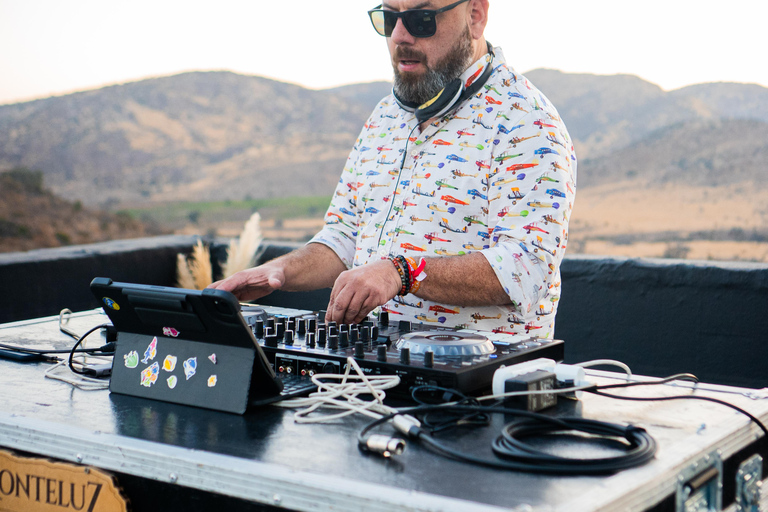 Santiago: Vinicola Monteluz Sunset Party Experience 360