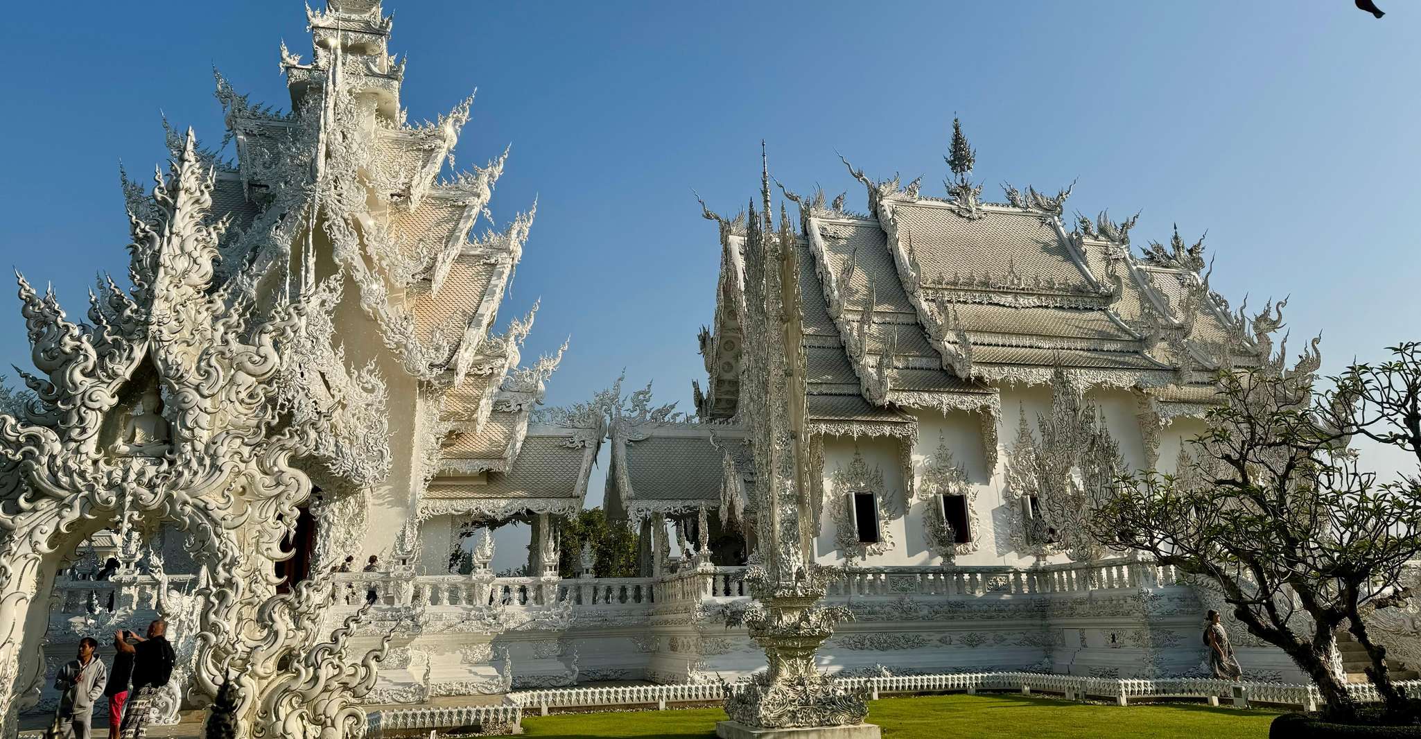 Chiang Rai, Wonderful Temples & Major sites - Small group - Housity