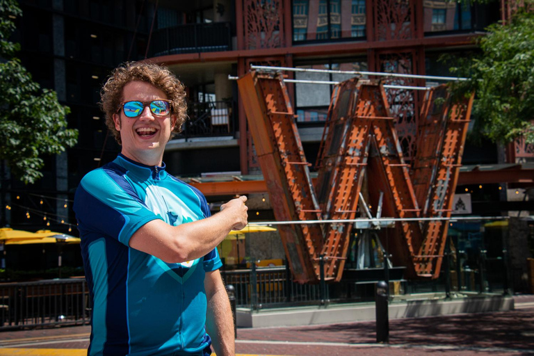 Vancouver: Coal Harbour and Historic Gastown Walking Tour