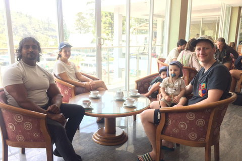 Kandy: All-day Ambuluwawa and Kandy City Tour by Tuk-Tuk