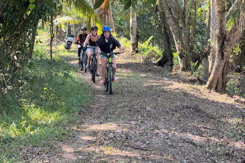 Flytande marknad heldags cykeltur från BangkokDamnoen Saduak heldagscykeltur från Bangkok