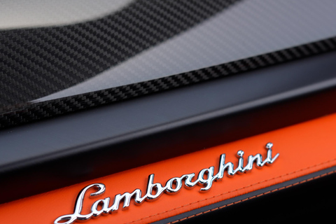 Muscat:Private Lamborghini Luxury City Tour with Local Guide Lamborghini Urus