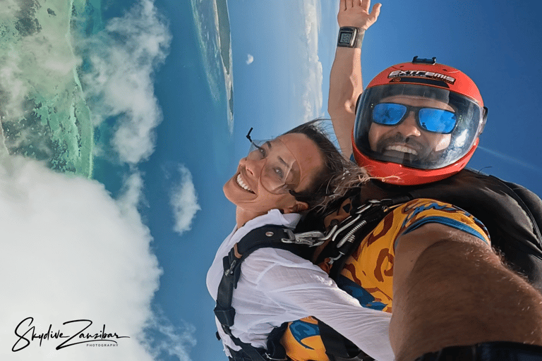 Skydive Zanzibar - Fallskärmshoppning med tandemSkydive Zanzibar