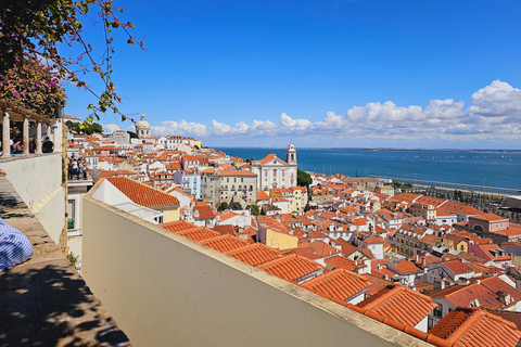 Lissabon: stadsvandring historia och alfama 90 min med tuktuk