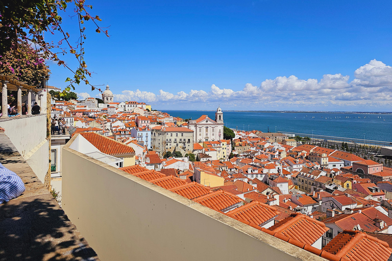 Lissabon: stadsvandring historia och alfama 90 min med tuktuk