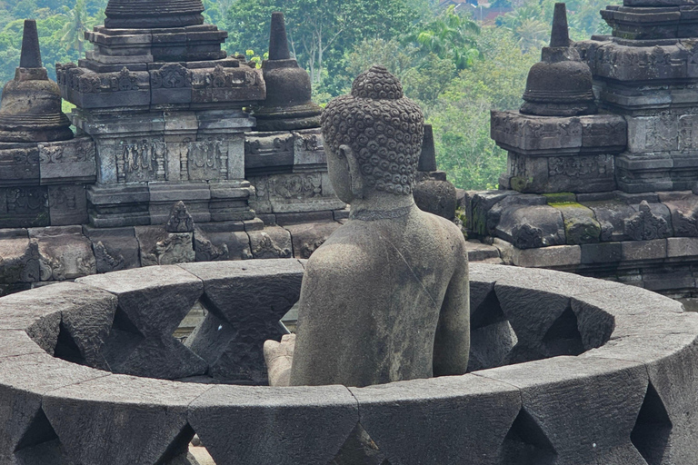 Yogyakarta; Alba/ Salita al Borobudur e Tempio di PrambananAlba a Borobudur, salita in cima e tour del tempio di Prambanan