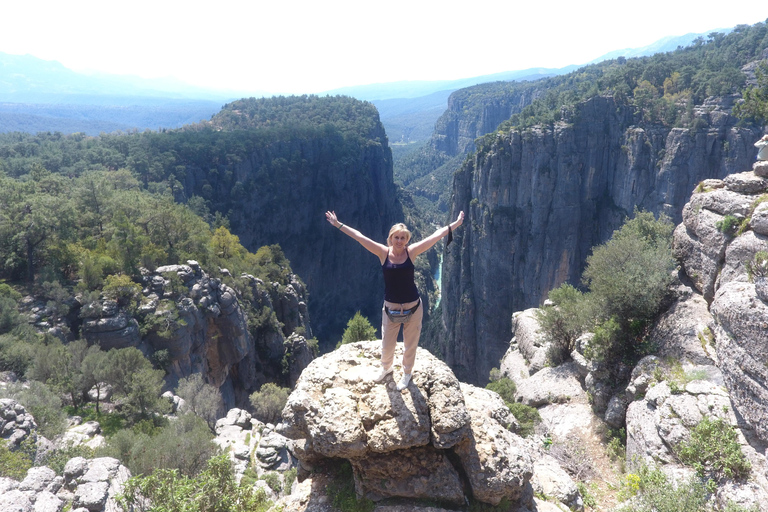 Side: wycieczka 1-dniowa do kanionu Orła z Adlerem i lunchemWycieczka do Kanionu Orła i spływ raftingowy z obiadem i odbiorem z hotelu