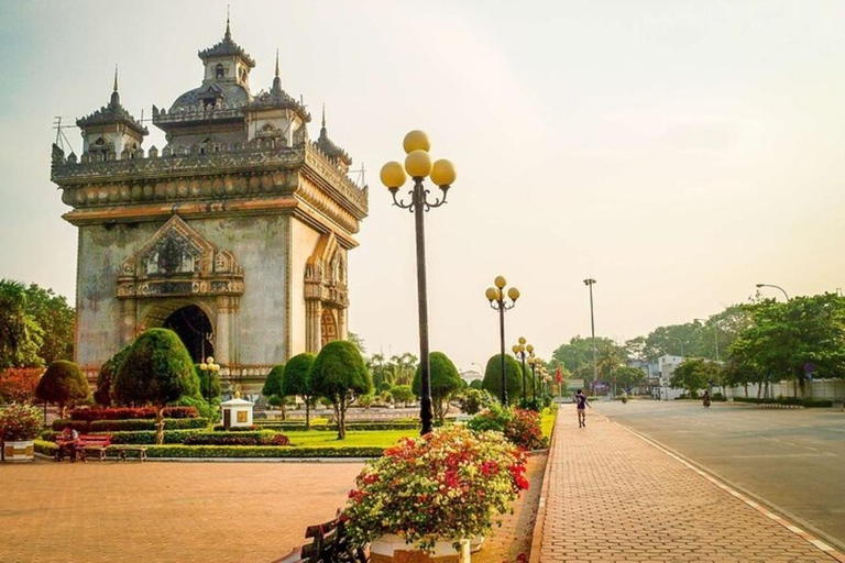 Vientiane: Tour privato personalizzato con guida localeVientiane: Tour privato di 3 ore a piedi personalizzato