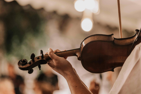 Korfu: Musikberättelser från en korfiotisk vinodlareKorfu: Levande grekisk musik och berättelser på vingården