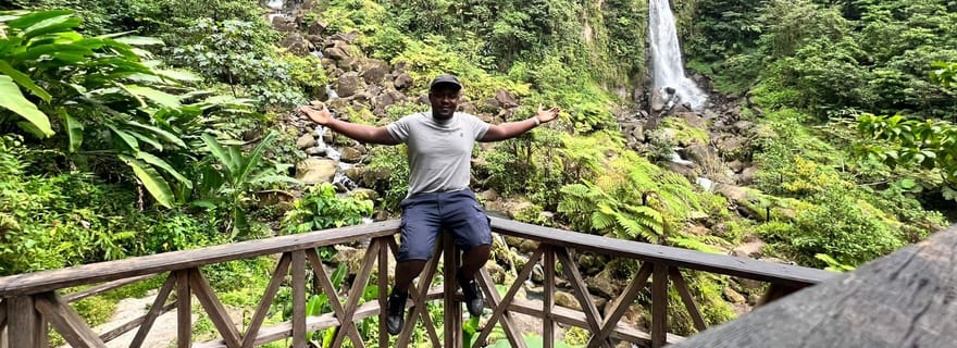 Roseau : Excursion dans la forêt tropicale, chute d'eau et baignade dans un canyon d'eau