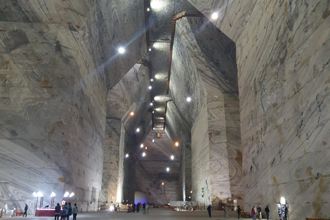 Desde Bucarest: tour privado de volcanes fangosos y minas de sal