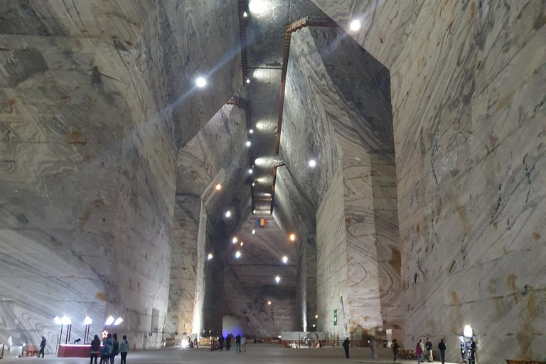 Von Bukarest aus: Schlammige Vulkane und Salzbergwerk Private Tour