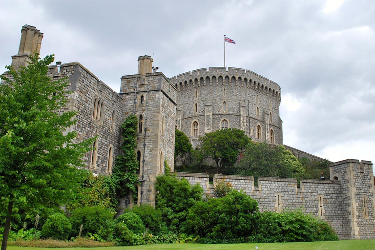 Windsor Castle Hampton Court Palace Private Tour with Pass