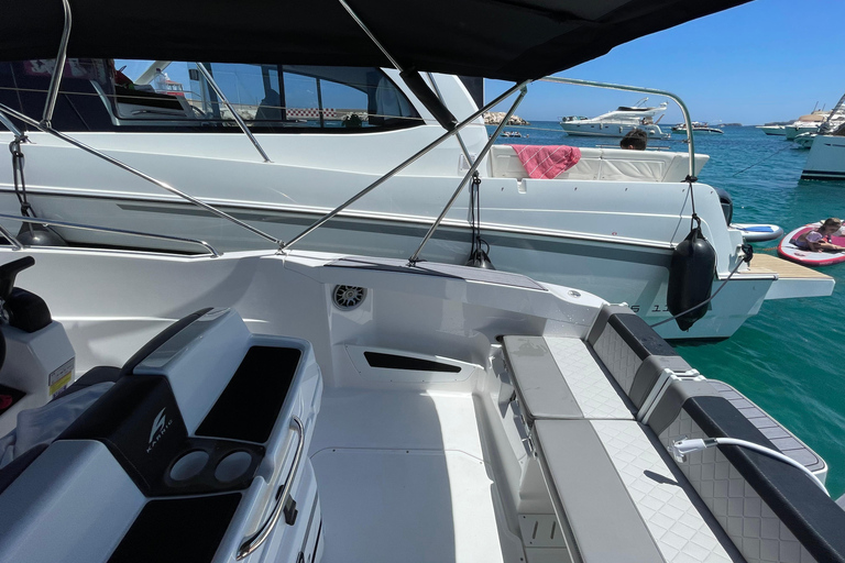 Polignano a Mare Caves and Grottos Tour by Boat with Spritz Polignano a Mare: Caves and Grottos Boat Tour with Spritz