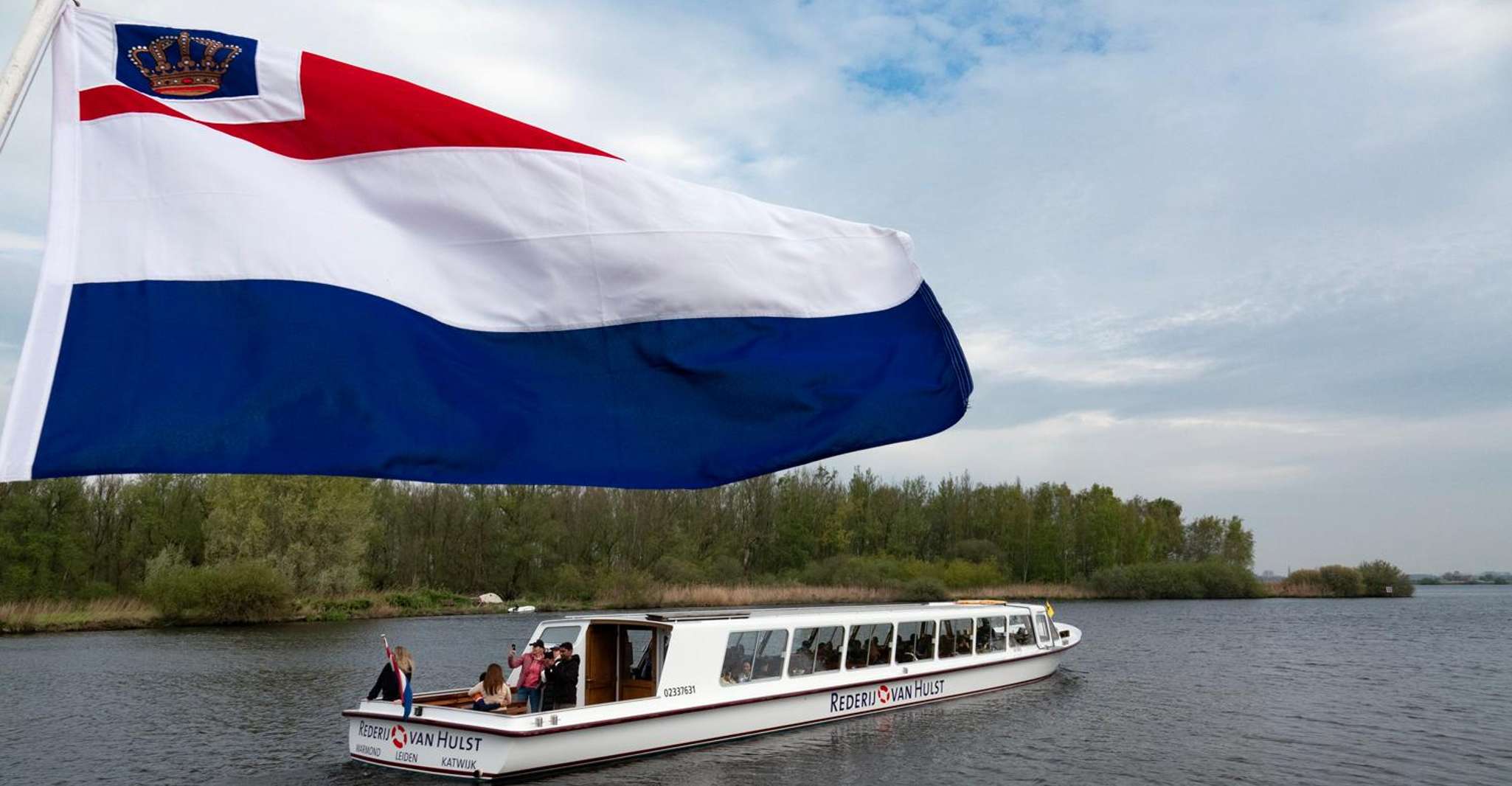 Amsterdam: Tour to Keukenhof Gardens with Windmill Cruise photo 15
