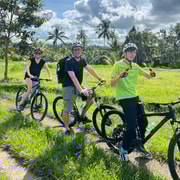 Bali: Radtour durch Ubud mit Mittagessen und Schwimmen
