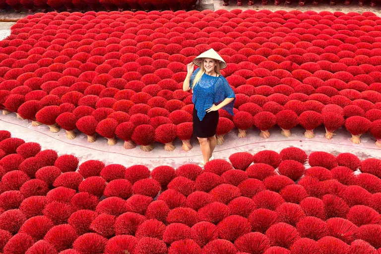 Hanoi : Pueblo del Incienso, Visita a la Fabricación de Sombreros y Calle del TrenTour de día completo : Pueblo del Incienso - Fabricación de Sombreros y Arte de la Laca