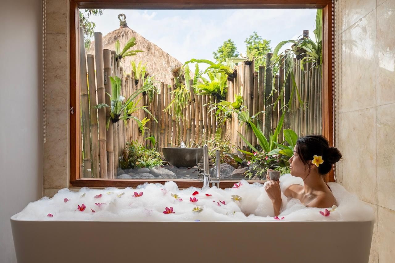 Ubud: Luxus-Spa und Blumenbad im Chaya Spa Kamandalu Resort