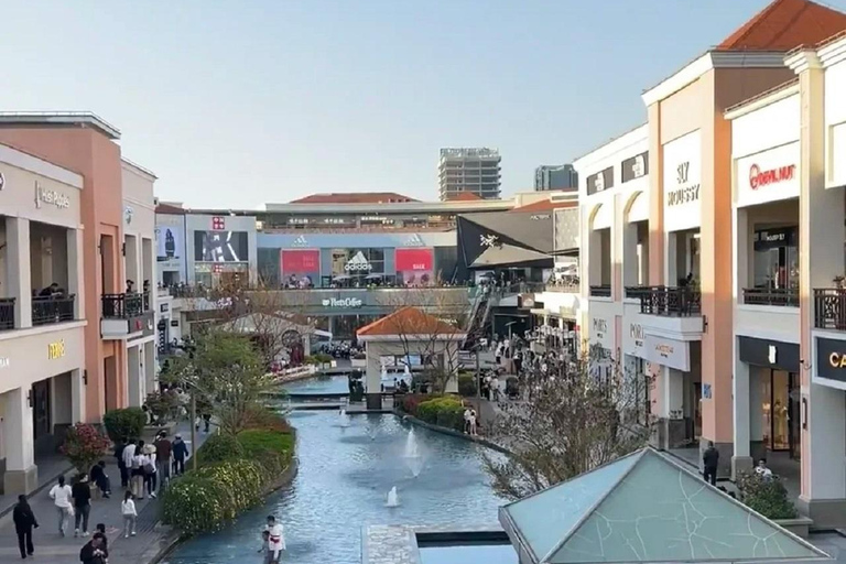 Shanghai: ZhuJiaJiao Water Town Private Tour with Shopping Shanghai: ZhuJiaJiao Water Town Private Tour with Pickup