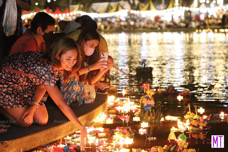 Bangkok: Sukhothai Loy Krathong Magic Day & Night Festival Bangkok: MBK Meeting Point in English