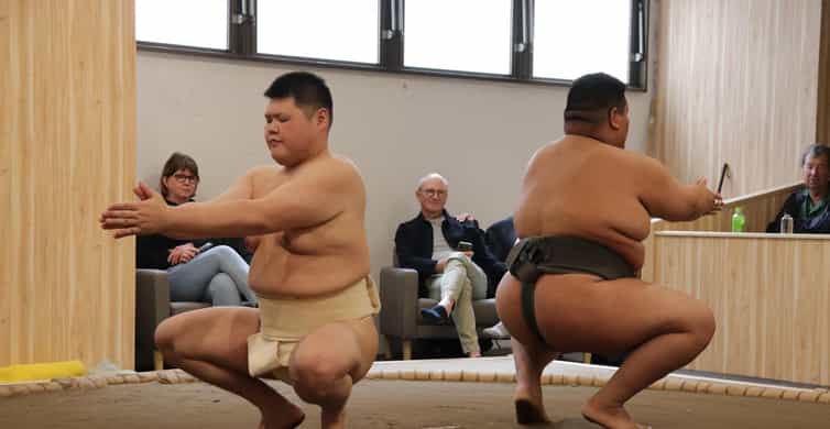 Tokyo: Shinjuku Sumo Show & Experience with Photo photo 4