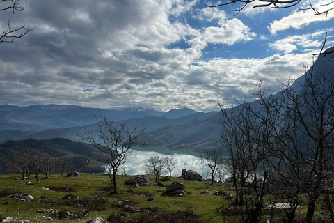 Tagestour zum Bovilla See und zum Berg GamtiTagestour zum Bovilla See und Berg Gamti