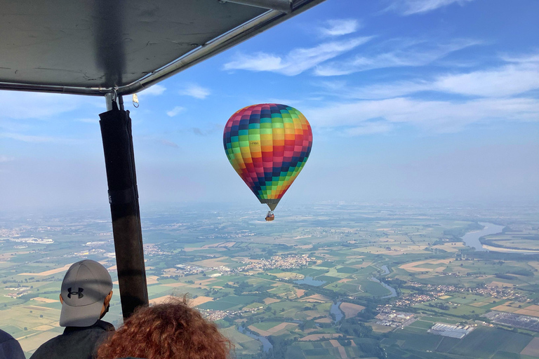Milano: volo in mongolfiera a S. Colombano al Lambro nei giorni ferialiMilano: Voli in mongolfiera a S. Colombano al Lambro nei giorni feriali