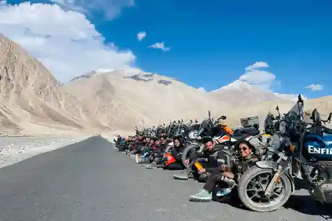 From Srinagar: 10-Day Leh Ladakh Motorcycle Tour