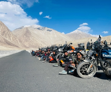 Desde Srinagar: Tour en moto de 10 días por Leh Ladakh