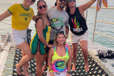 Montego Bay: Sunset Catamaran Cruise & Bioluminescent Lagoon