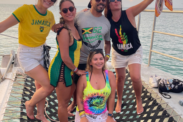 Montego Bay: Sunset Catamaran Cruise & Bioluminescent Lagoon