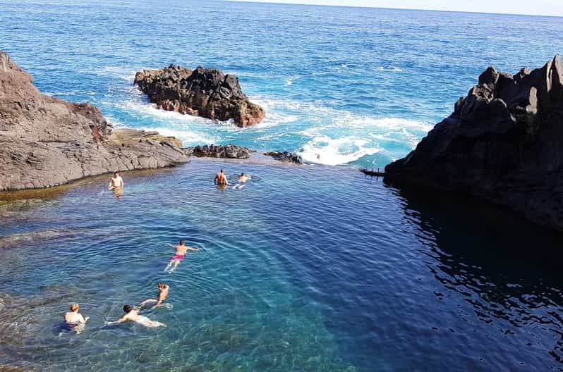 Funchal: Porto Moniz, Foresta di Fanal e Cabo Girao Jeep Tour