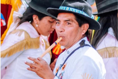 Quito Historic Center: Poncho Museum & Finger Painting Workshop & Souvenir Quito's Historic Center: Poncho Museum, Finger Painting Workshop, and Souvenir