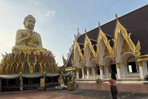 Bangkok Maeklong Train Ride, Floating Market & Dragon Temple Bangkok: Train Ride, Floating Market & Dragon Temple Tour