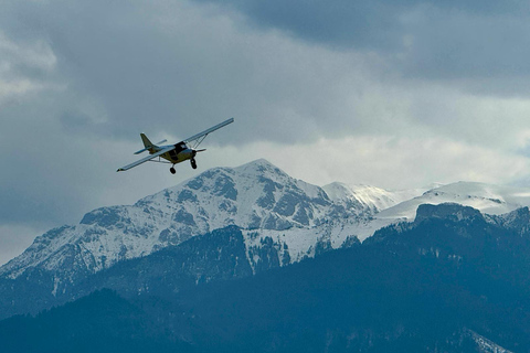 Zarnesti: 30-Minute Scenic Flight over Rasnov, Brasov & Bran