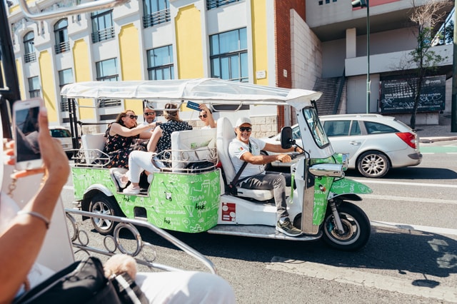 Tuk Tuk Lisbon: 3H00 Following the route of Tram 28