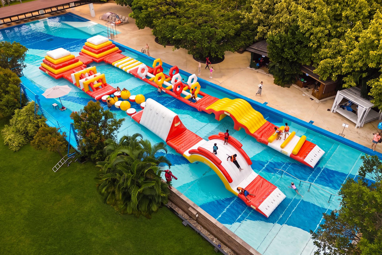 Pattaya: Columbia Pictures Aquaverse Ticket & Hotel Transfer