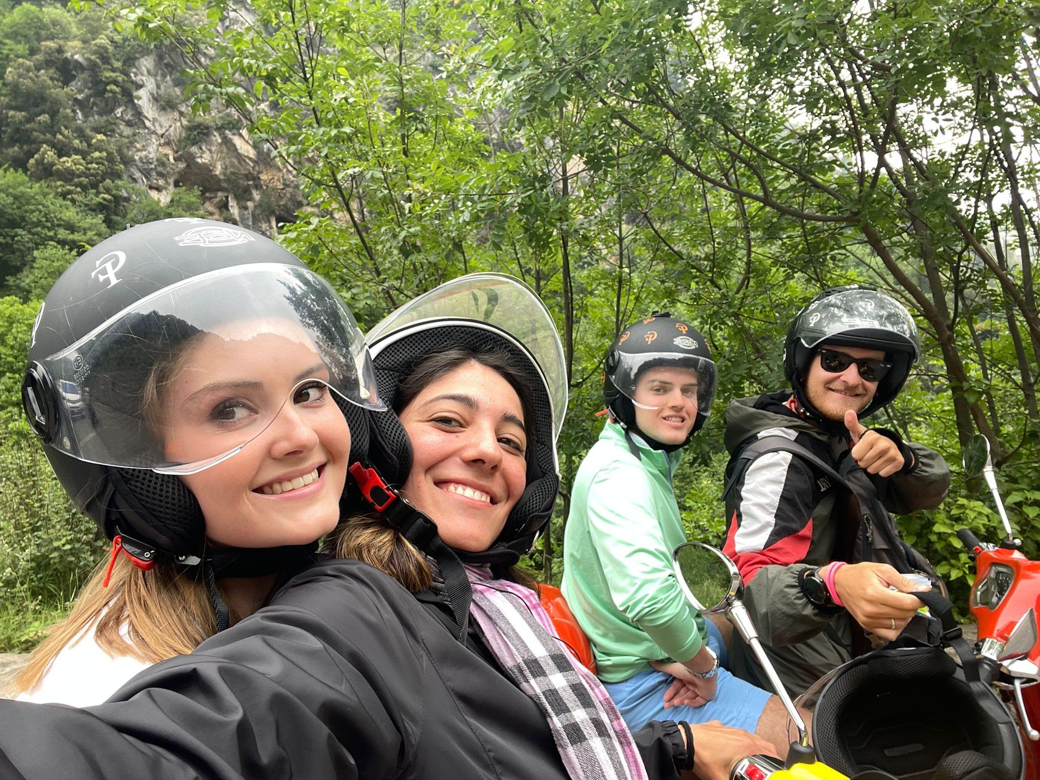 Private Scooter-Tour für Gruppen: Amalfiküste mit lokalem Guide