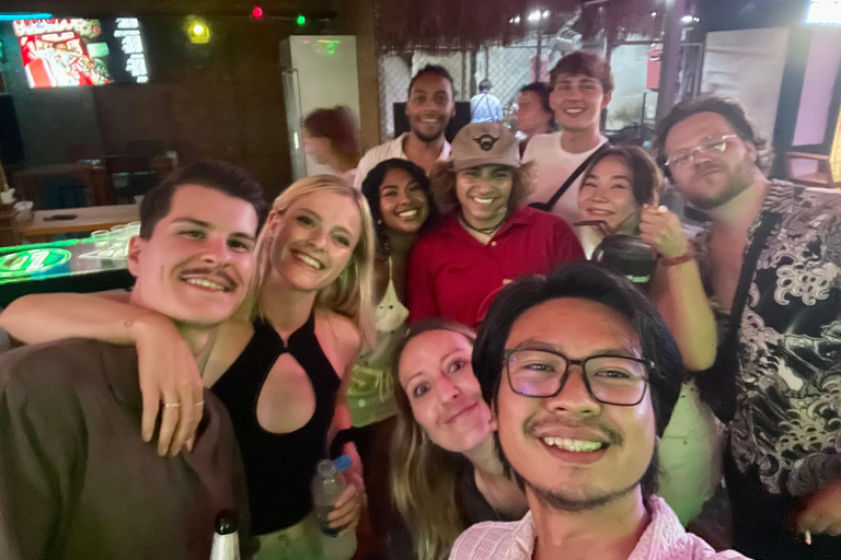 Da Nang: Nightlife Tour & Pub Crawl with Rooftop Bar & Clubs Da Nang: Guided Nightlife Tour with Rooftop, Club, Bar Visit