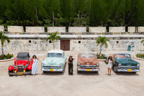 Take a ride in a vintage car and snap some photos in Cartagena de Indias Vintage car ride with a photo shoot