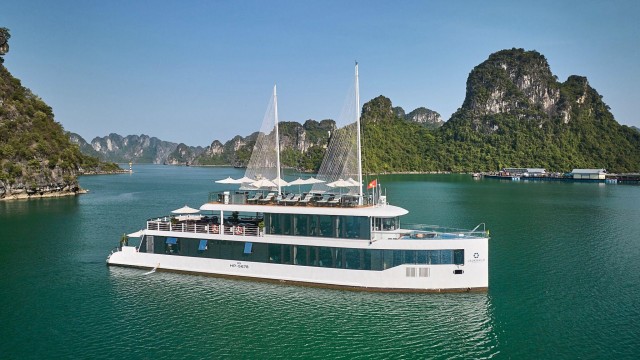 Luxury Cruise Halong Bay - JadeSails 5 Star day trip!