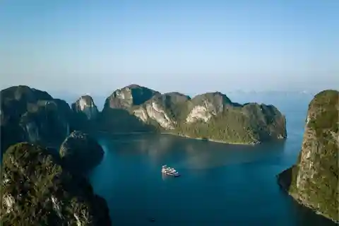 Paseo en barco de lujo por la bahía de Halong: La mejor experiencia