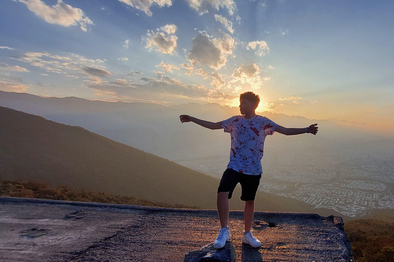 Tour escursionistico &quot;Cerro de la Silla&quot; con guida e trasferimentoMonterrey: Escursione al Cerro de la Silla