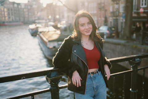 Amsterdam: Professional Photoshoot at the Canals Premium 30 Minutes - 30 Photos