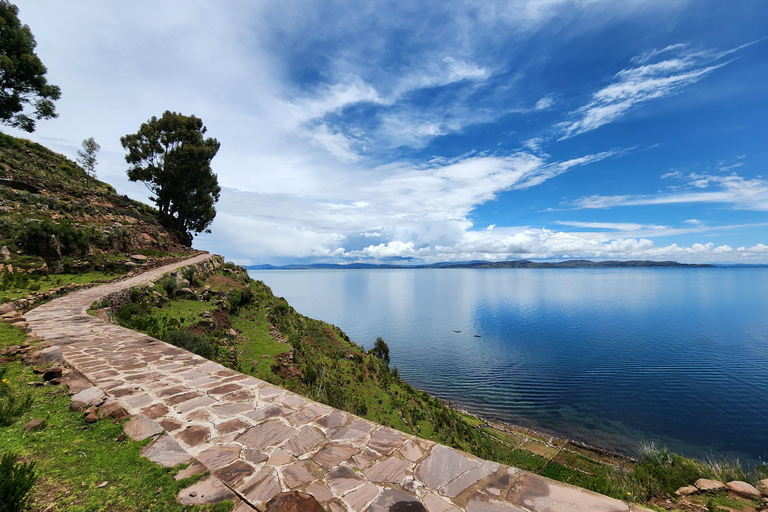 Puno : excursion d&#039;une journée aux îles flottantes d&#039;Uros et à l&#039;île de Taquile