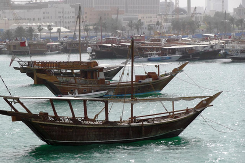 Doha: Crociera in dhow al tramonto con servizio di prelievo e rientro inclusoDoha: Crociera in Dhow al tramonto con servizio di prelievo e rientro incluso