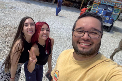 Medellín: Guatapé and Medellín City Door-to-Door Transfer Door-to-door transfer from Medellín to Guatapé.