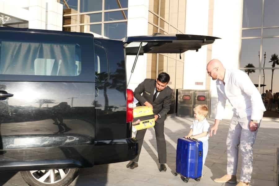 Privat: Nach/von Dubai oder Abu Dhabi Privattransfer. Foto: GetYourGuide